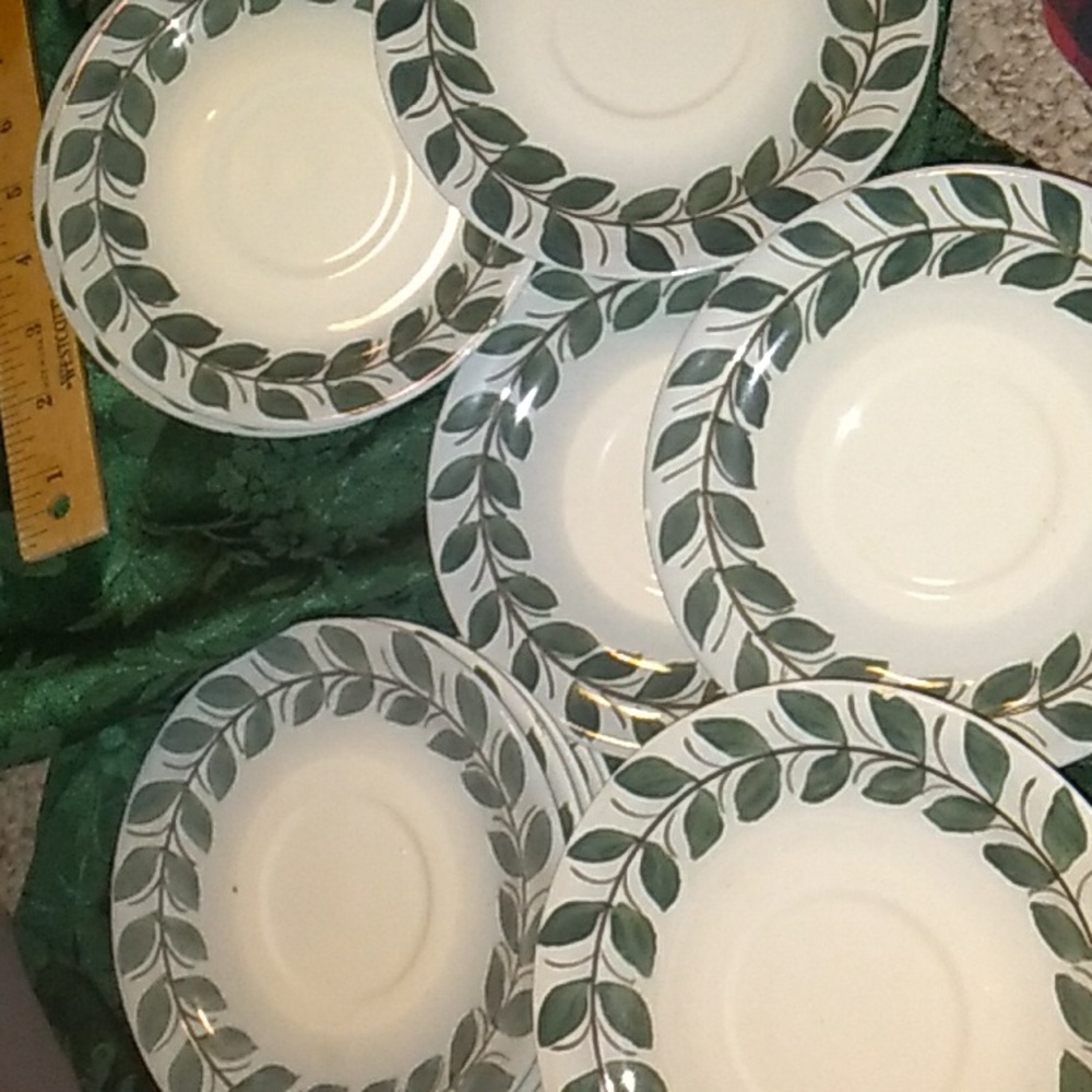 Red Wing  ARDENNES 1940's RETIRED EUC  🍞 SALAD 🥗  🍨 DESSERT PLATES